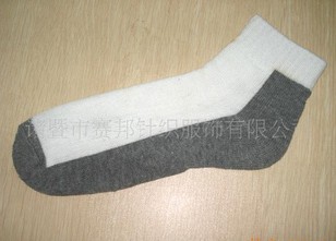 ��Ӧ����˶�����������Ů��