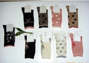 ��Ӧ����Ů��