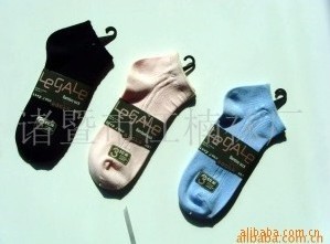 ��Ӧ����Ů��